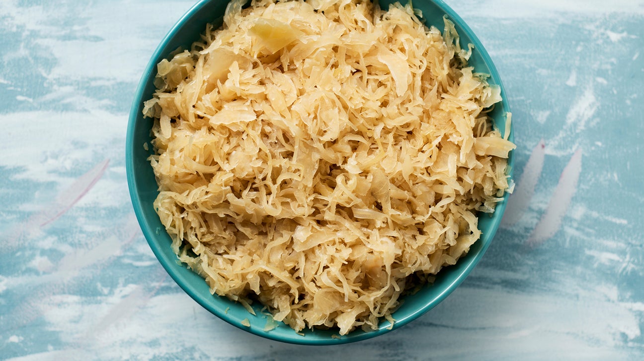 8 überraschende Vorteile von Sauerkraut plus wie man es macht