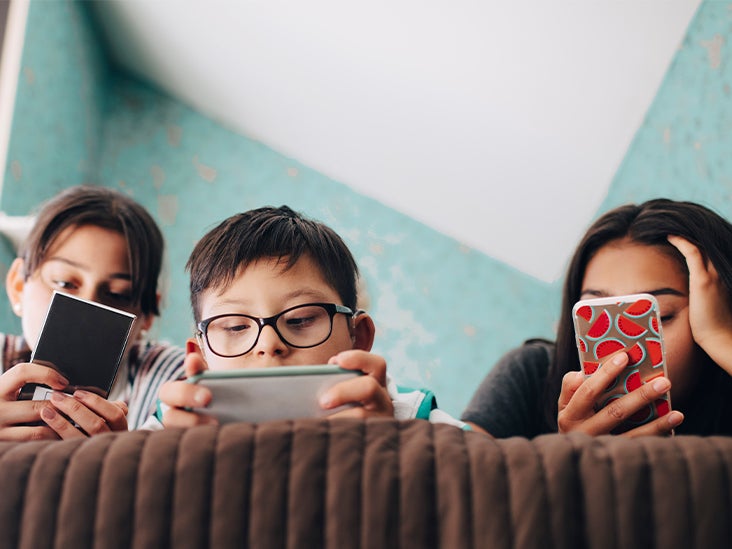 More Teens Need Prescription Glasses. Is Excessive Screen Time to Blame?