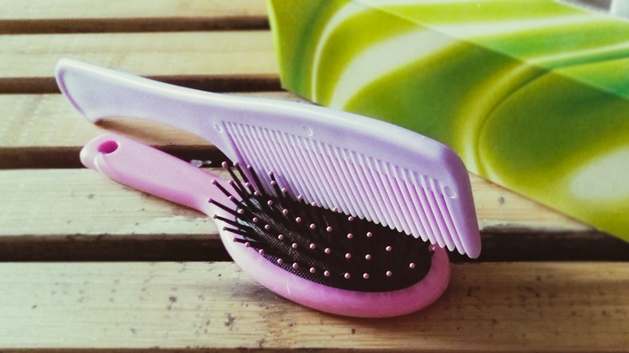How to clean your hairbrush with baking soda, shampoo and tree oil
