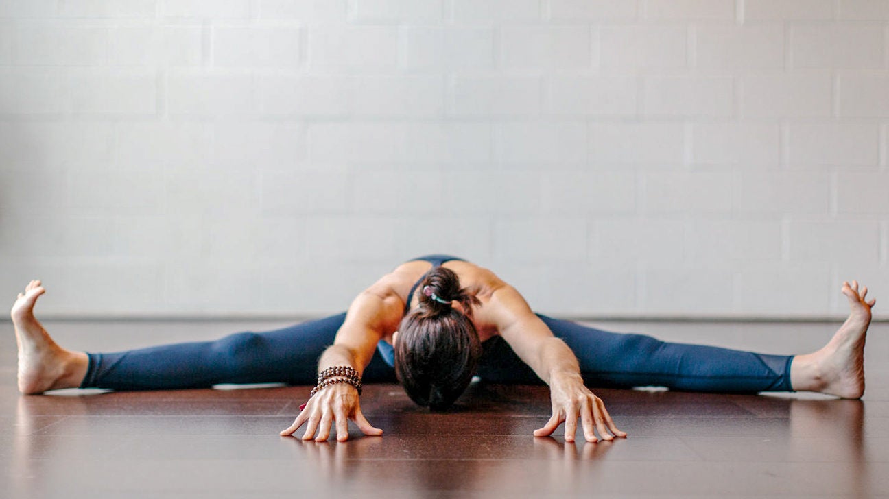 10 Standing Yoga Poses to Improve Balance & Flexibility-tiepthilienket.edu.vn