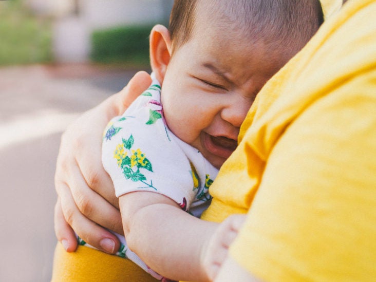 1 month old baby crying at night