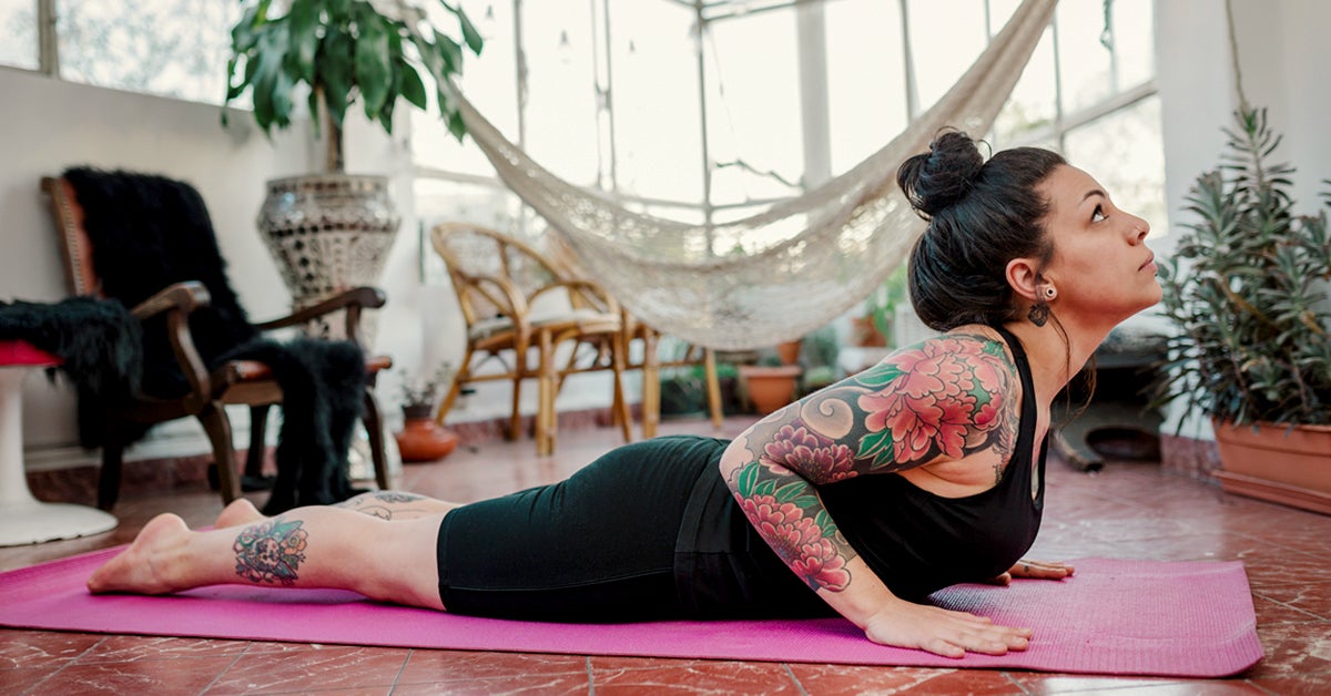 Hatha vs. Vinyasa Yoga: Benefits and How They Differ