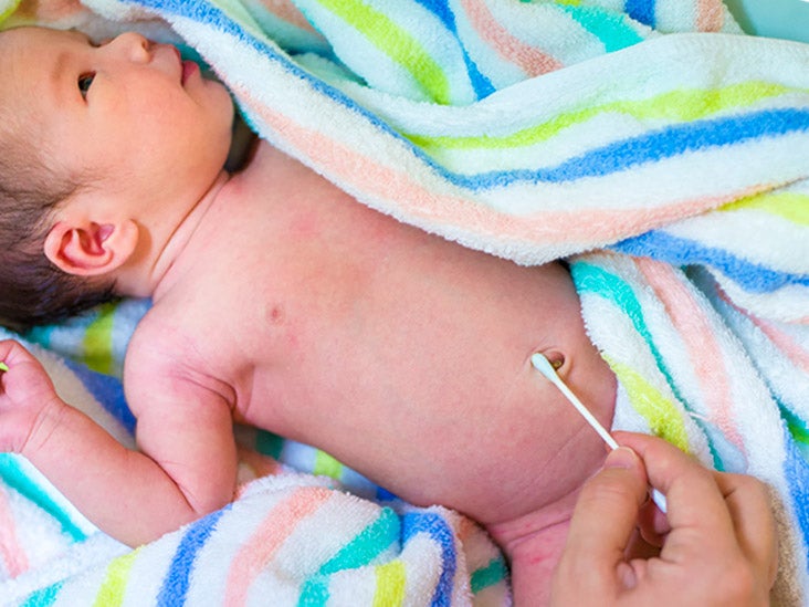how to bathe a newborn baby boy with umbilical cord