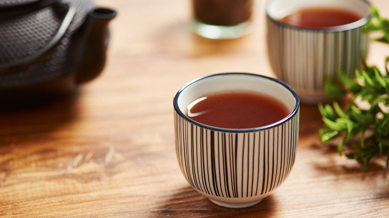 Rosemary Tea: 10 Health Benefits, How to Make & Side Effects - Tua Saúde