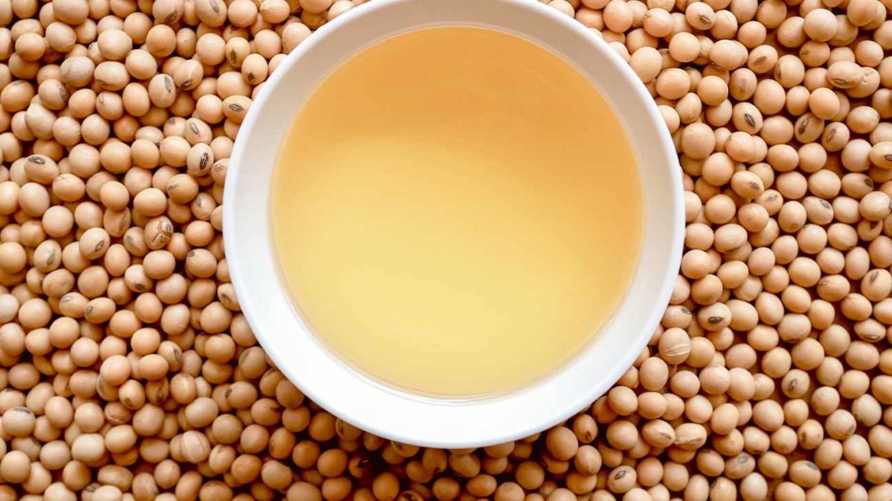 How does soy consumption affect the risk of type 2 diabetes and
