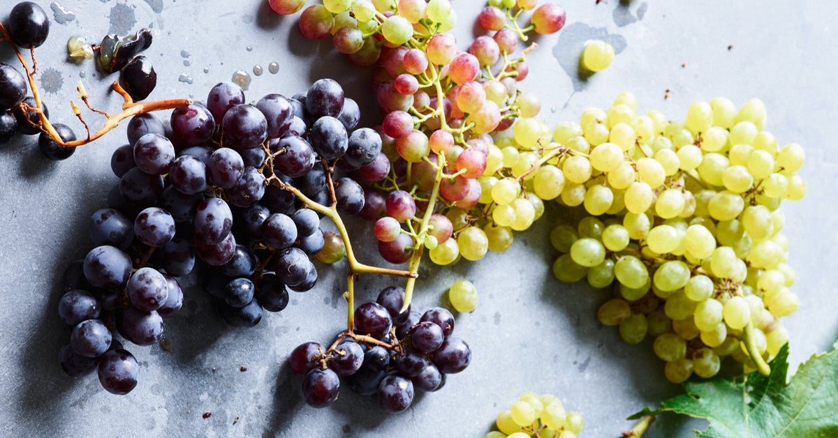 Simple Ways to Tell if Grapes are Bad 2023 - AtOnce