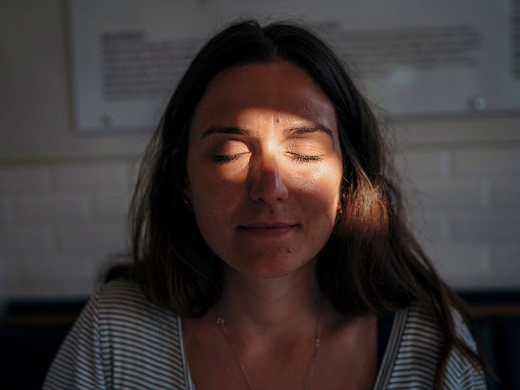 migraine-aura-symptoms-treatment-and-causes