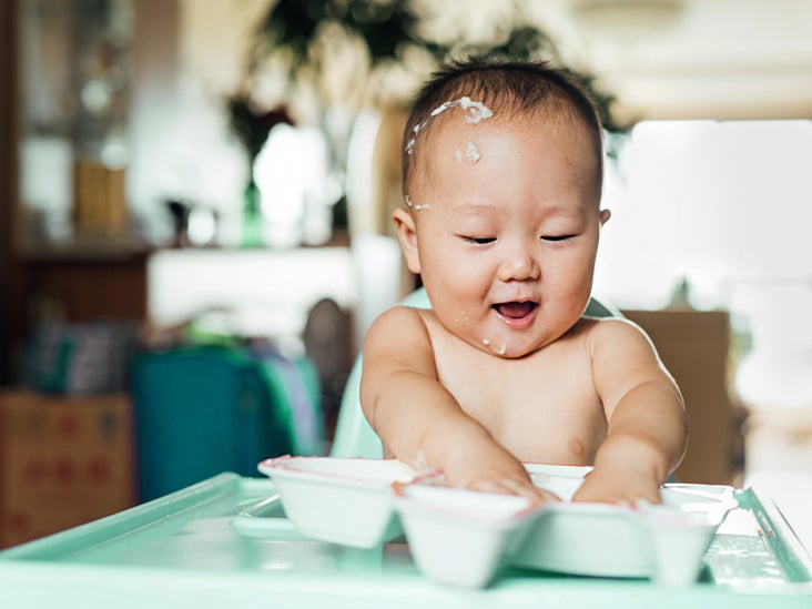 baby start eating cereal