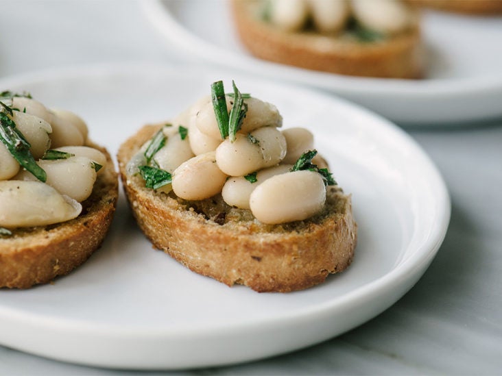 Are White Beans Good for You? Nutrients and More