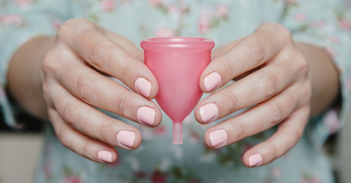 Oversætte Produktion byld How to Clean Menstrual Cups: 17 Tips for Home, Public Bathrooms, More