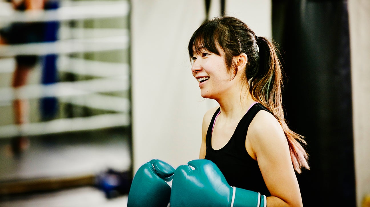 How to shadow box like a pro. Easy boxing workout for beginner to