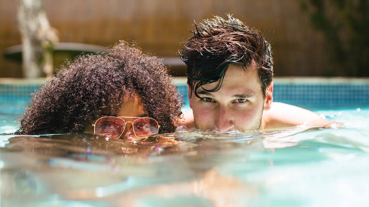 15 Do's and Don'ts for Pool or Hot Tub Sex: Positions, Risks, More