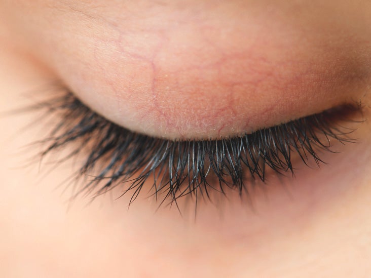 What Does Coconut Oil Do for Your Eyelashes? 2
