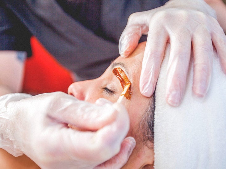 How to Get Rid of Peach Fuzz on Your Face, and Precautions