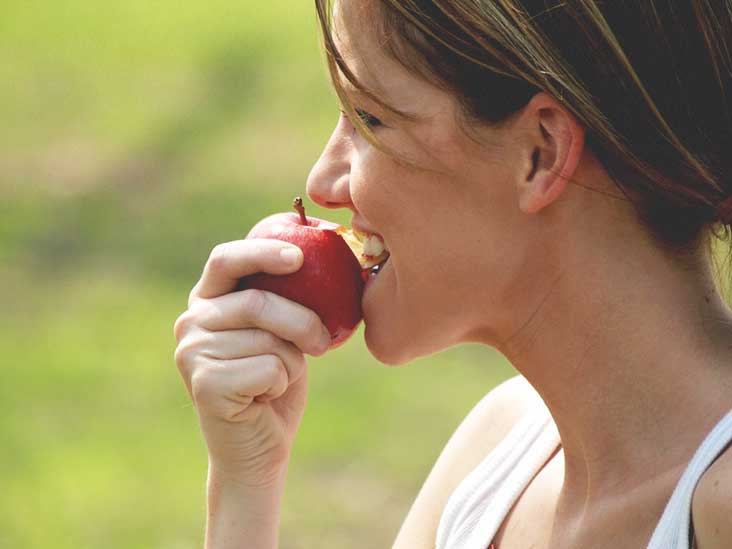 Apple Allergy: Symptoms, Foods to Avoid, and More