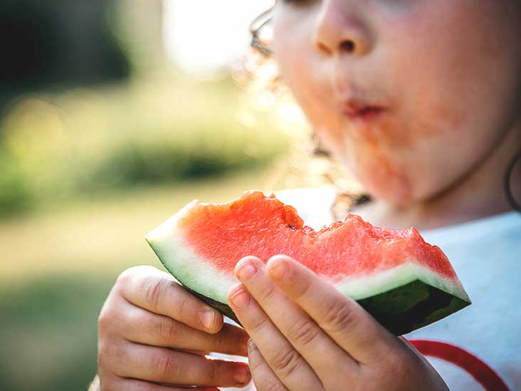 watermelon-allergy-symptoms-foods-to-avoid-and-more