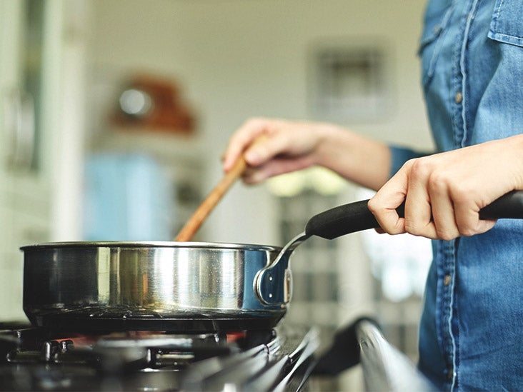 7 Minimalist Cooking Tips That Make Healthy Eating Easy