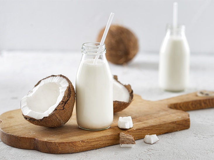Composition Addicted mirror Coconut Milk: Health Benefits and Uses