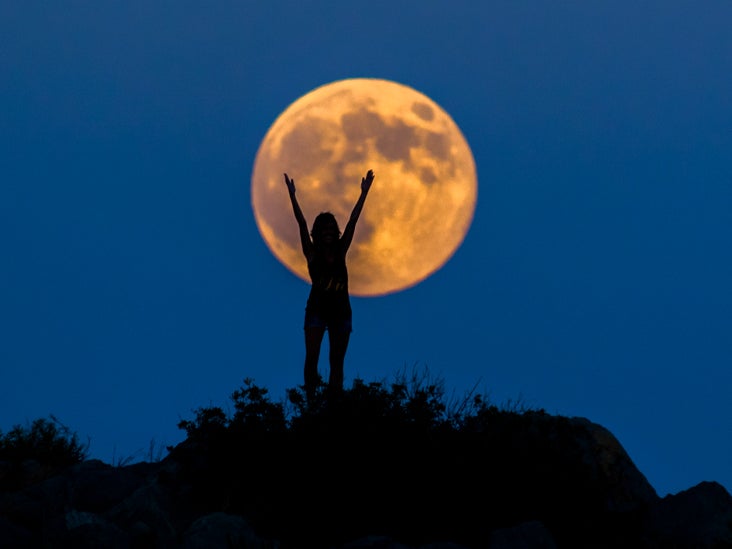 Moon Gazing What It Is How To Do It And Potential Benefits