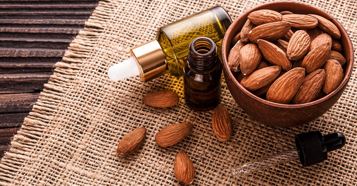 चमकदार त्वचा पाने के लिए अपने रूटीन में शामिल करें बादाम का तेल, जानें इसके फायदे- Include almond oil in your routine to get glowing skin, know its benefits