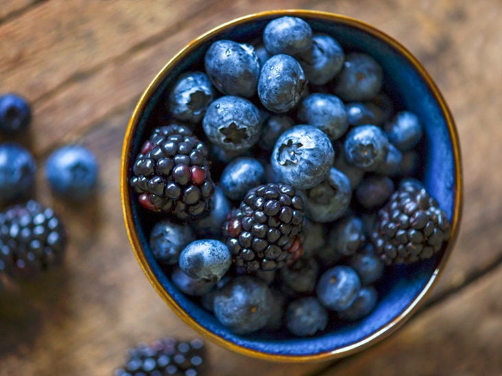 7 Delicious Blue Fruits with Powerful Health Benefits
