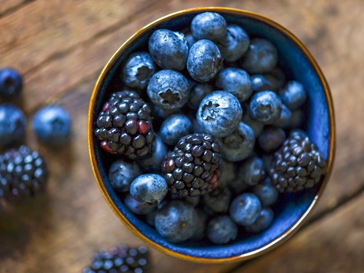 7 Delicious Blue Fruits with Powerful Health Benefits