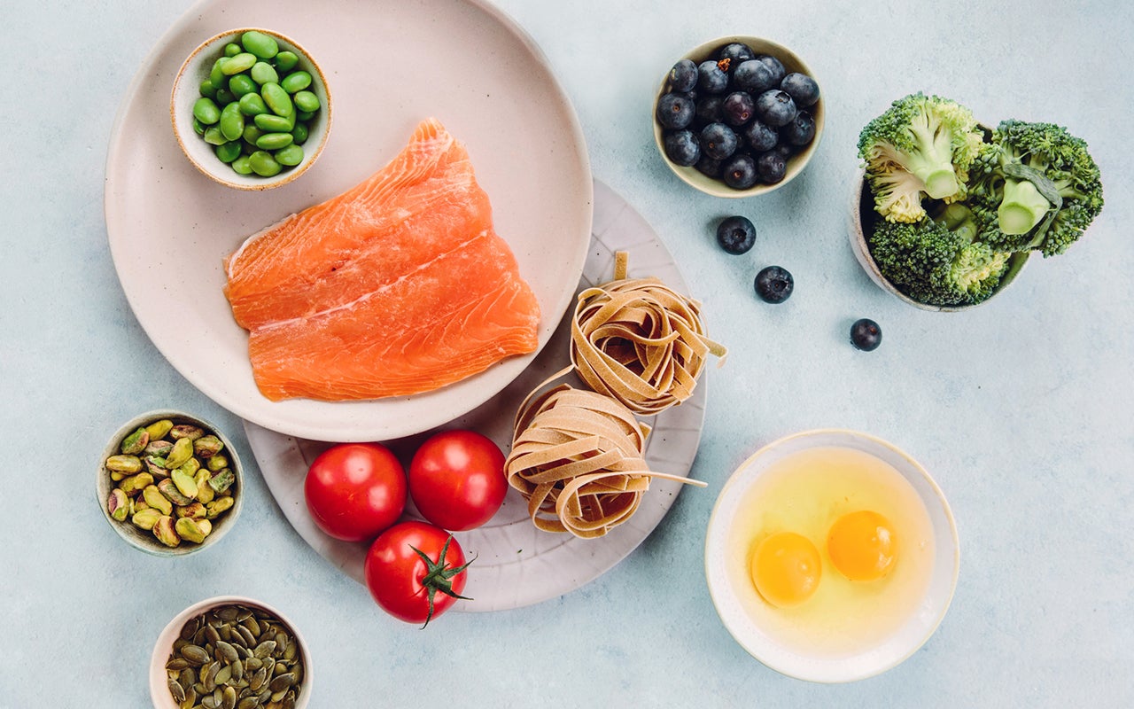 https://post.healthline.com/wp-content/uploads/2020/08/salmon-eggs-ingredients-1296x728-header.jpg