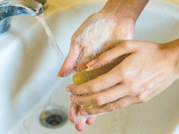 5376 woman washing hands 732x549 thumbnail