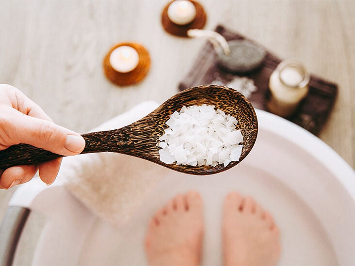 benefits of taking bath with salt water