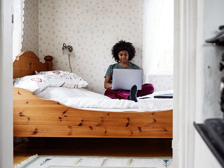 6 Reasons Working From Bed Isn T A Good, Do Bed Frames Make A Difference In Comfort