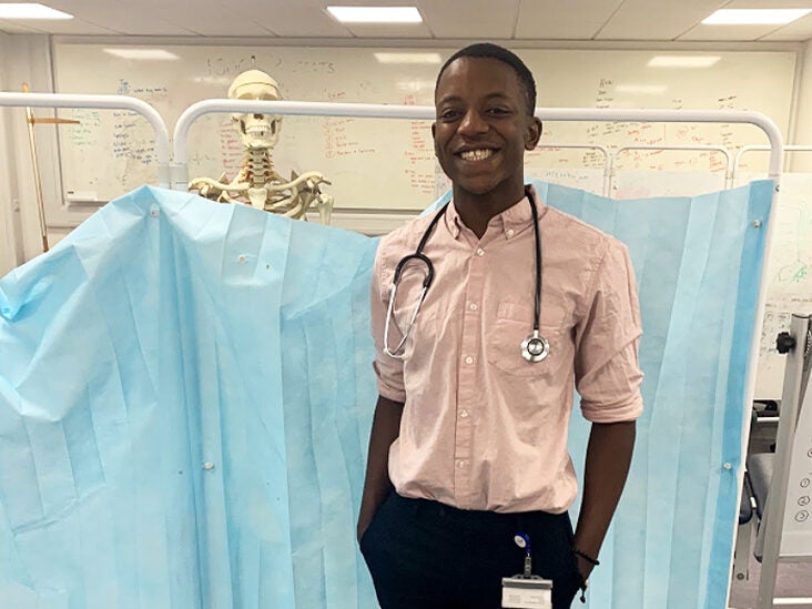 This Med Student Wrote the Book on Diagnosing Disease on Darker Skin