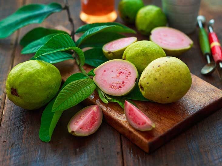 8 Health Benefits of Guava Fruit and Leaves