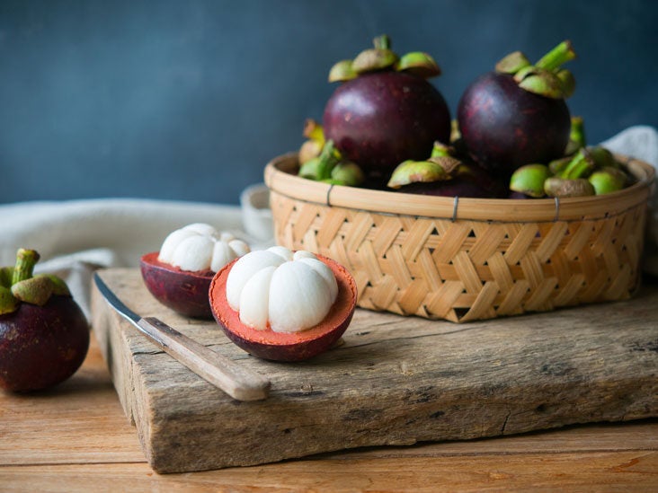 11 Health Benefits of Mangosteen (And How to Eat It)