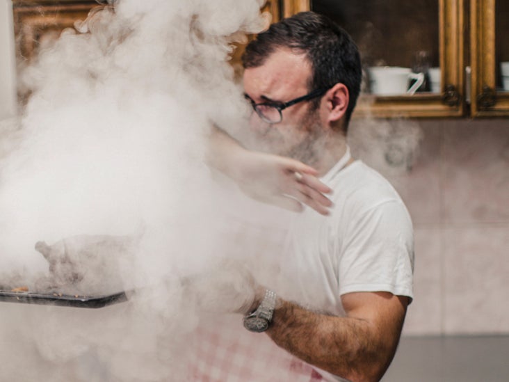 smoke_kitchen_man-732x549-thumbnail.jpg