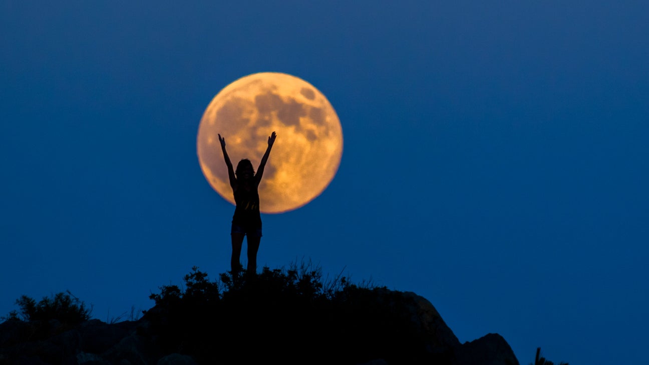 Moon Gazing: What It Is, How to Do It, and Potential Benefits