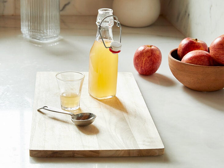 Apple Cider Vinegar for Hair: Growth, Dandruff, Rinse