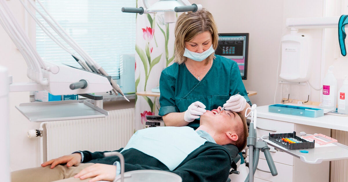 How Long Does It Take the Hole to Close After a Tooth Extraction?