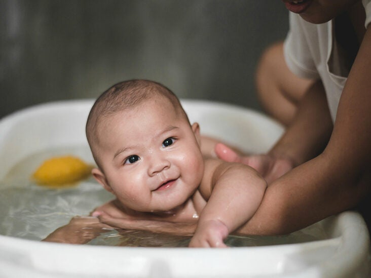 Baby Bath Temperature What S The Ideal, How To Keep Toddler From Turning On Bathtub