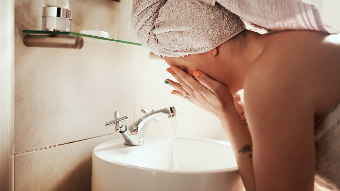 Washing Your Face with Cold Water: Is It Beneficial?