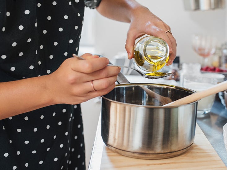 4 Healthy Cooking Oils (and 4 to Avoid) - Healthline