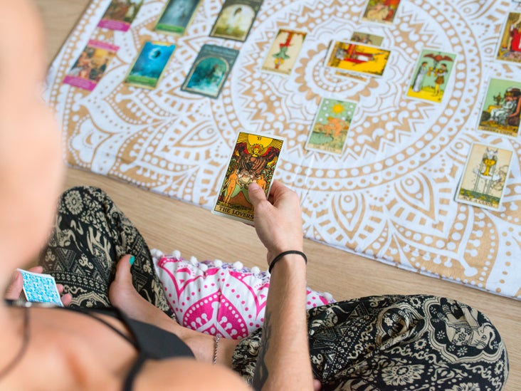 Basics and Benefits of Tarot Card Reading