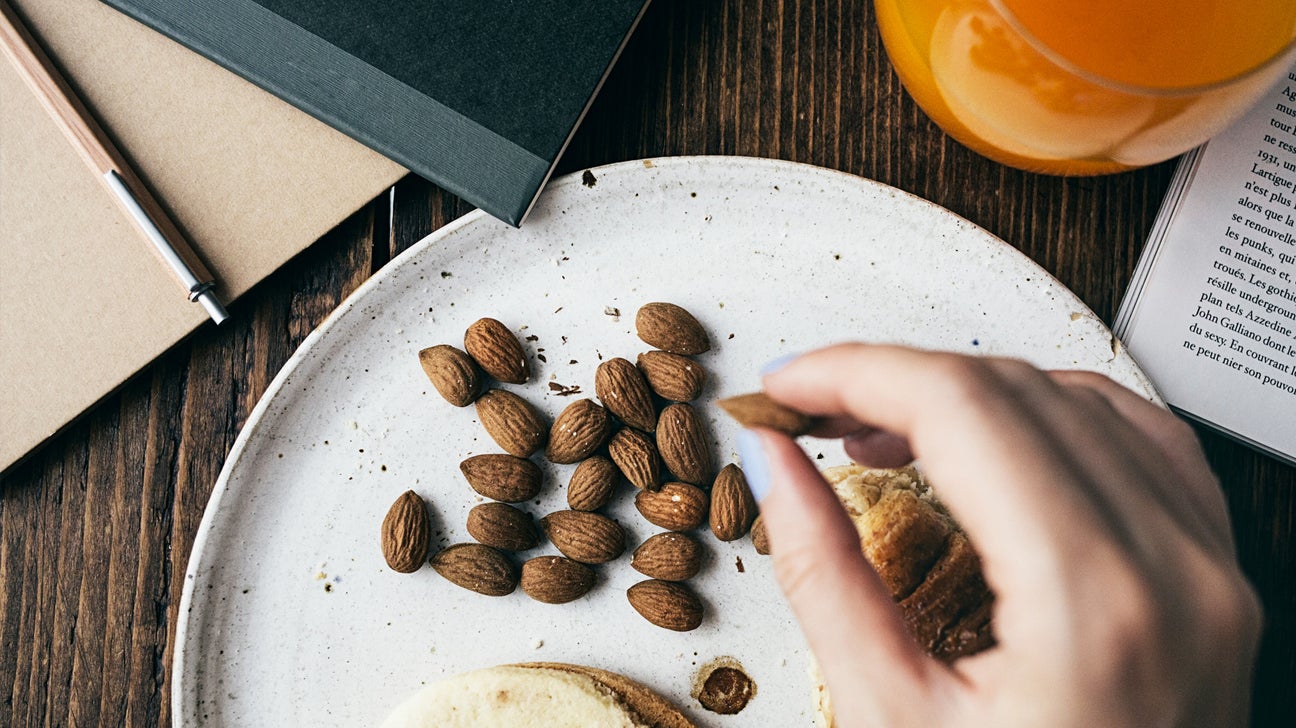 These Are the Healthiest Types of Nuts for Better Snacking