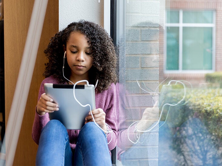 12-Year-Olds Consume Over 8 Hours of Media Per Day: What Parents Can Do