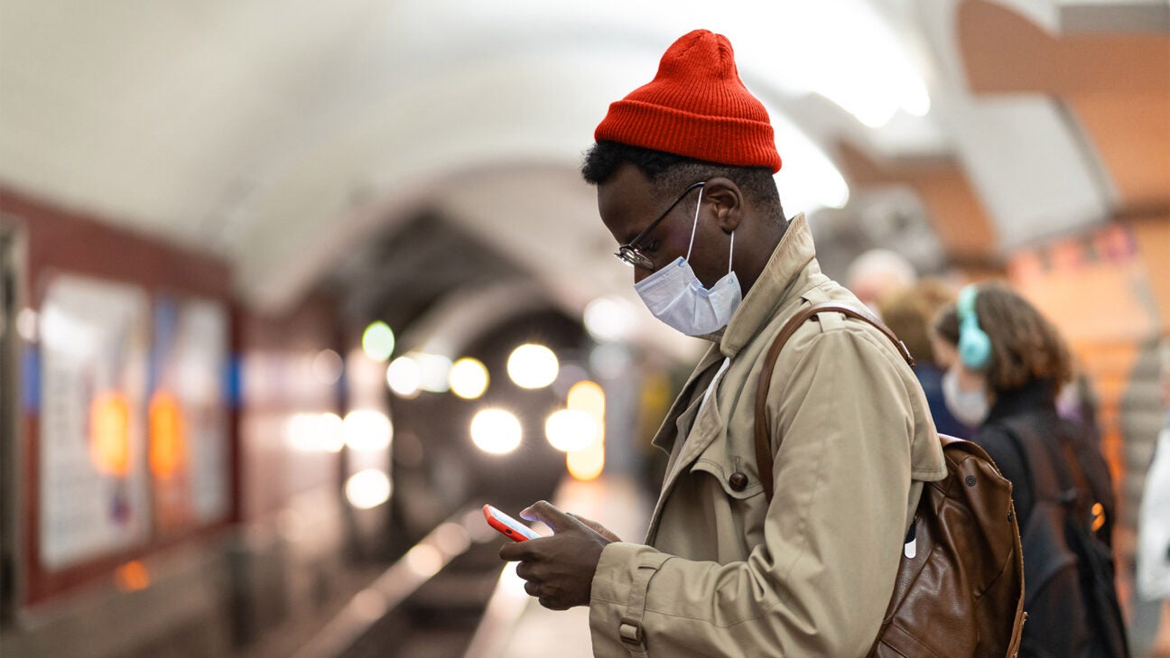 Holiday Travel During the Pandemic Are Planes, Trains, or Cars Safer?