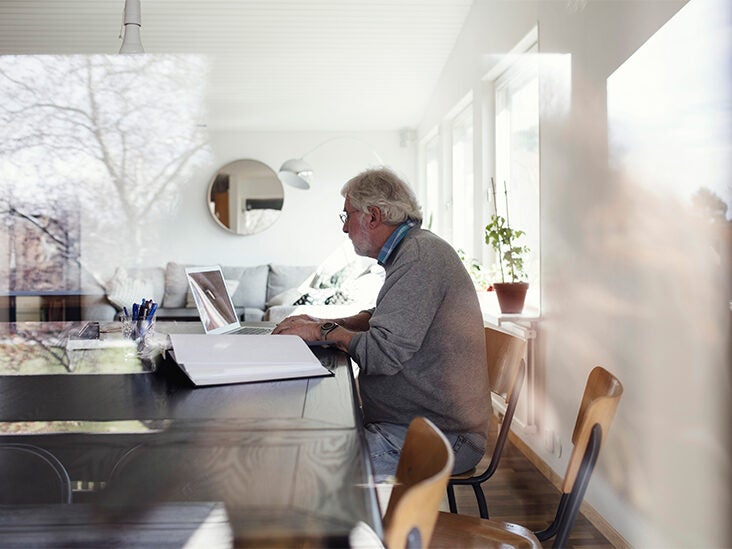 Early Signs of Dementia May Be Noticeable in At-Home Written Test