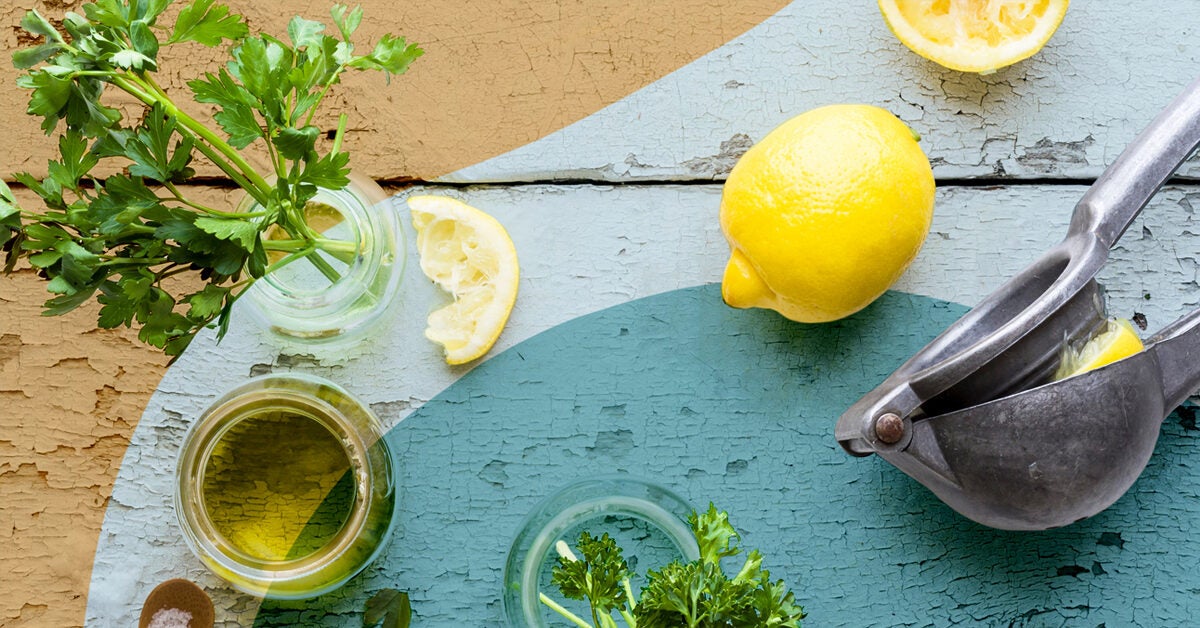 How Much Olive Oil And Lemon Juice Should You Drink? 