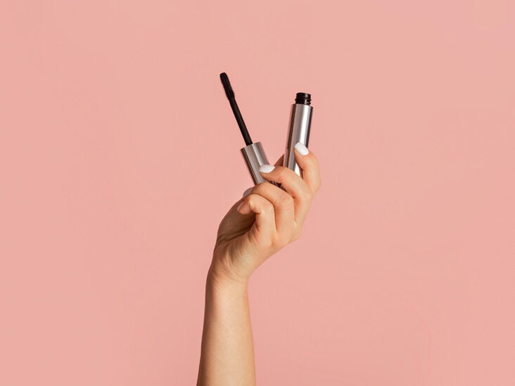 What's Mascara Made Of? Myths and Truths Explained