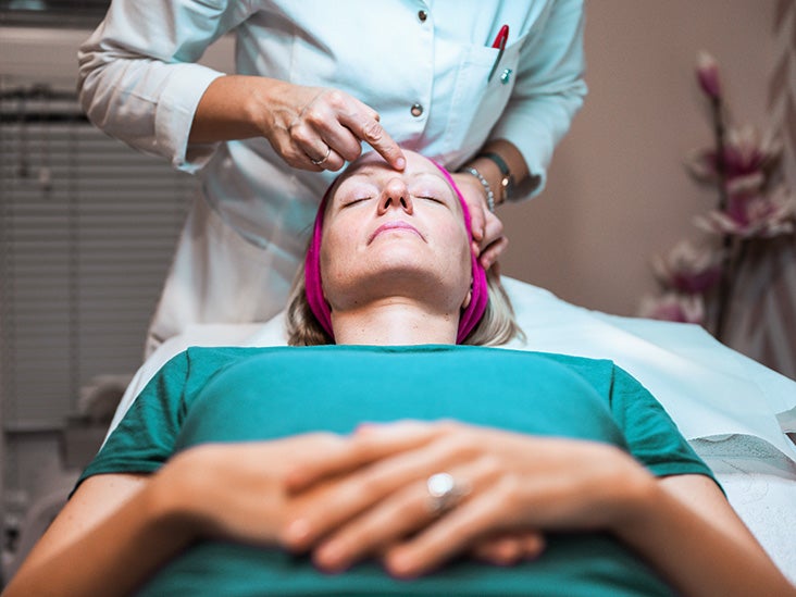 Esthetician vs. Dermatologist: What They Treat and How to ...