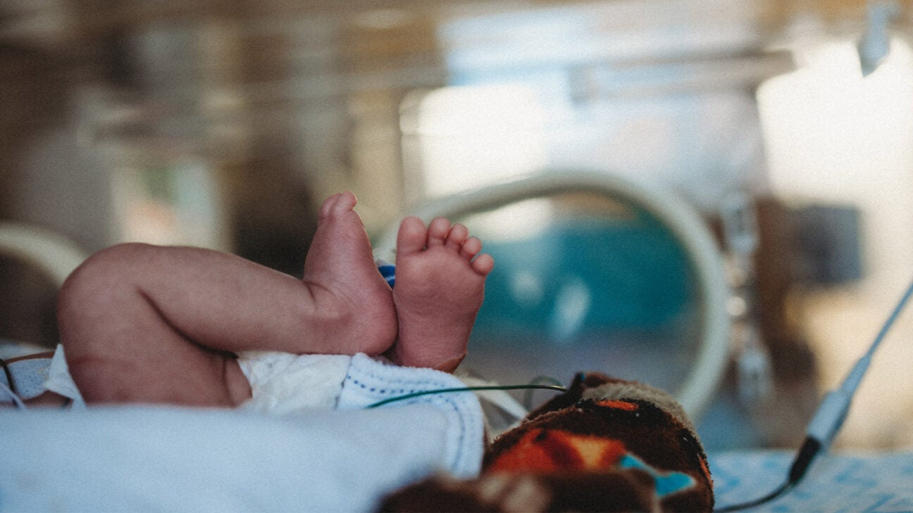 The feet of a baby in an incubator