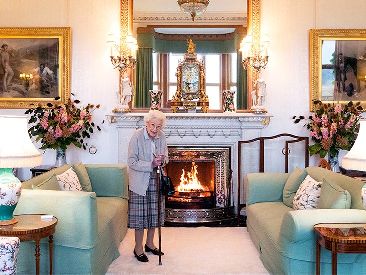 Queen Elizabeth S Cause Of Death Due To Old Age What That Means   Queen Elizabeth Room 732x549 Thumbnail 